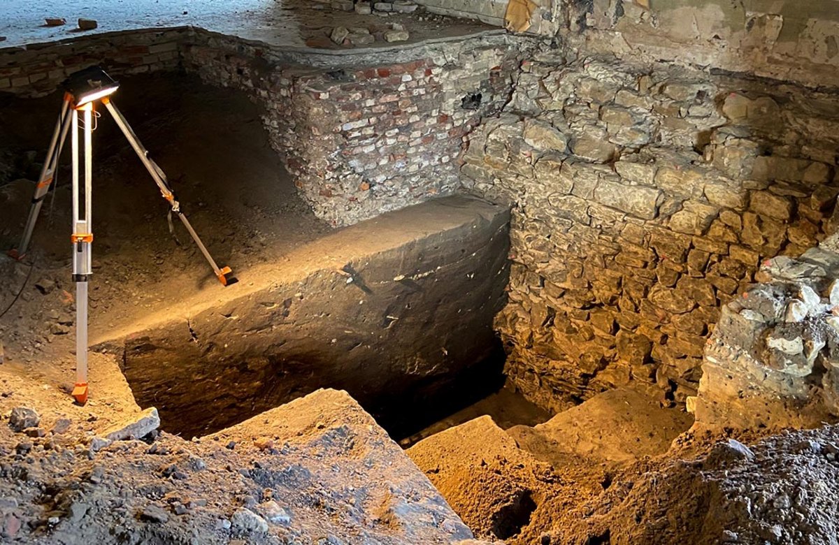 Bei Grabungen in der Burgschänke wurden Reste von Burgmauer und Burgturm entdeckt.