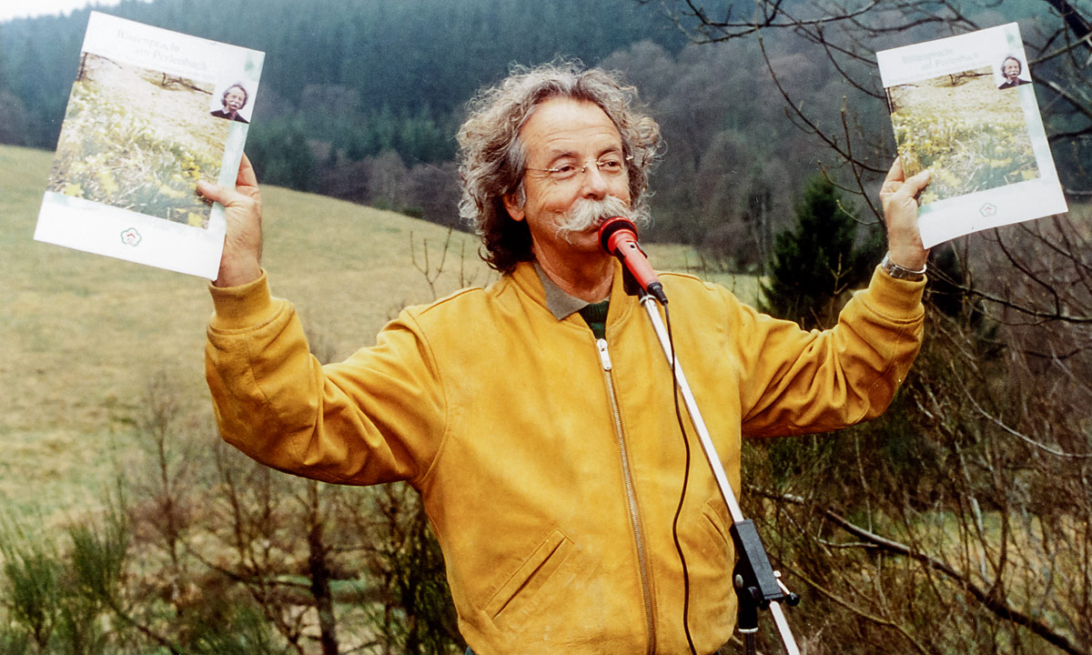 Pate in Aktion: Seit 1997 unterstützt Jean Pütz die Narzissentäler in der Eifel mit Wort und Tat.