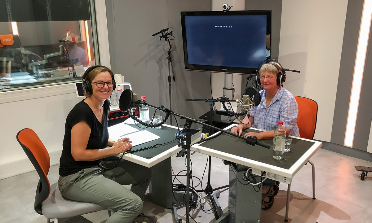 Birgit Beckers vom Dachverband der Biologischen Station im Podcast Studio in Köln.